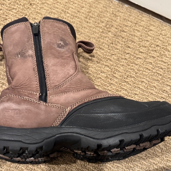 L.L. Bean Men's Brown and Black Snow Boots - Picture 10 of 13
